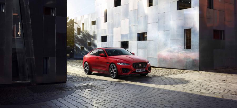  Jaguar XE P300 R-Dynamic 2019 года  (WW) (фото 1 из 51)